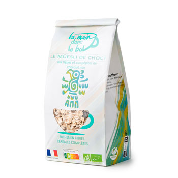 Müesli chocolat composé de flocons 5 céréales (blé, avoine, orge, seigle, riz), de figues, de chocolat noir et de graines de tournesol, de lin et de courge